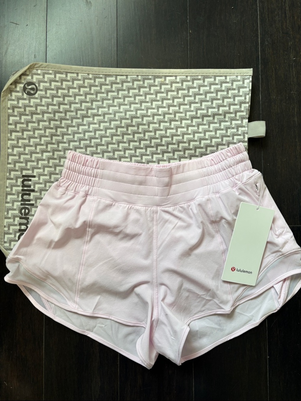 LULULEMON HOTTY HOT HR SHORTS 2.5” in PINK ORGANZA SZ 6 NWT